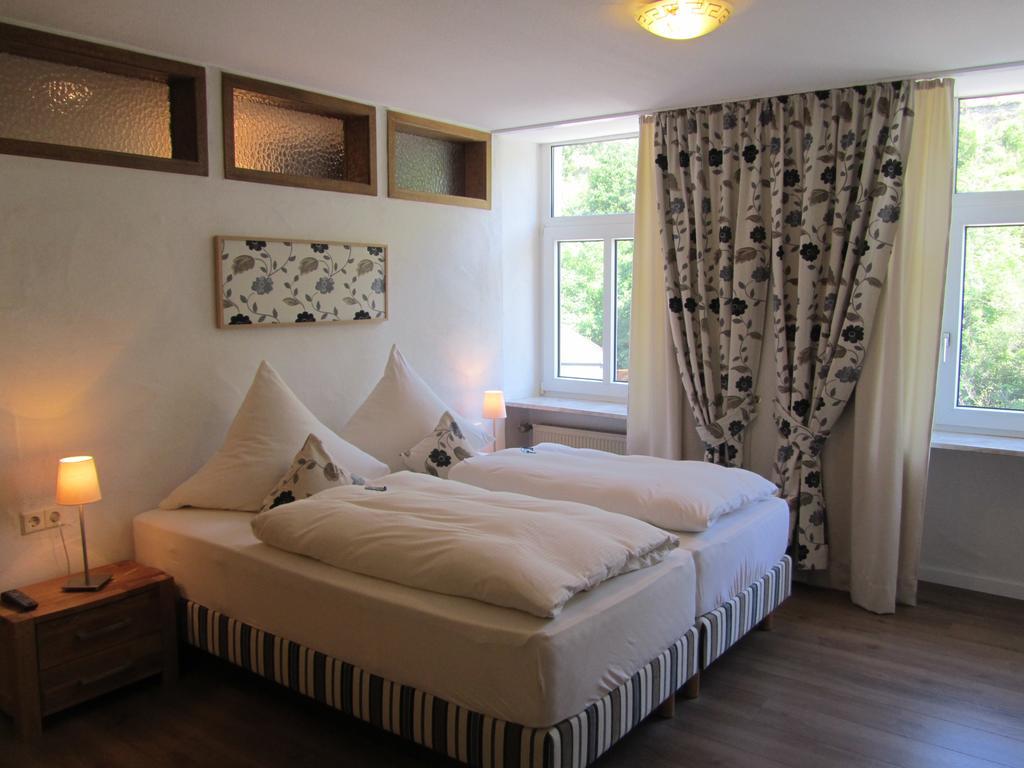 Moselland Hotel Im Enderttal Zum Onkel Willi Кохем Номер фото